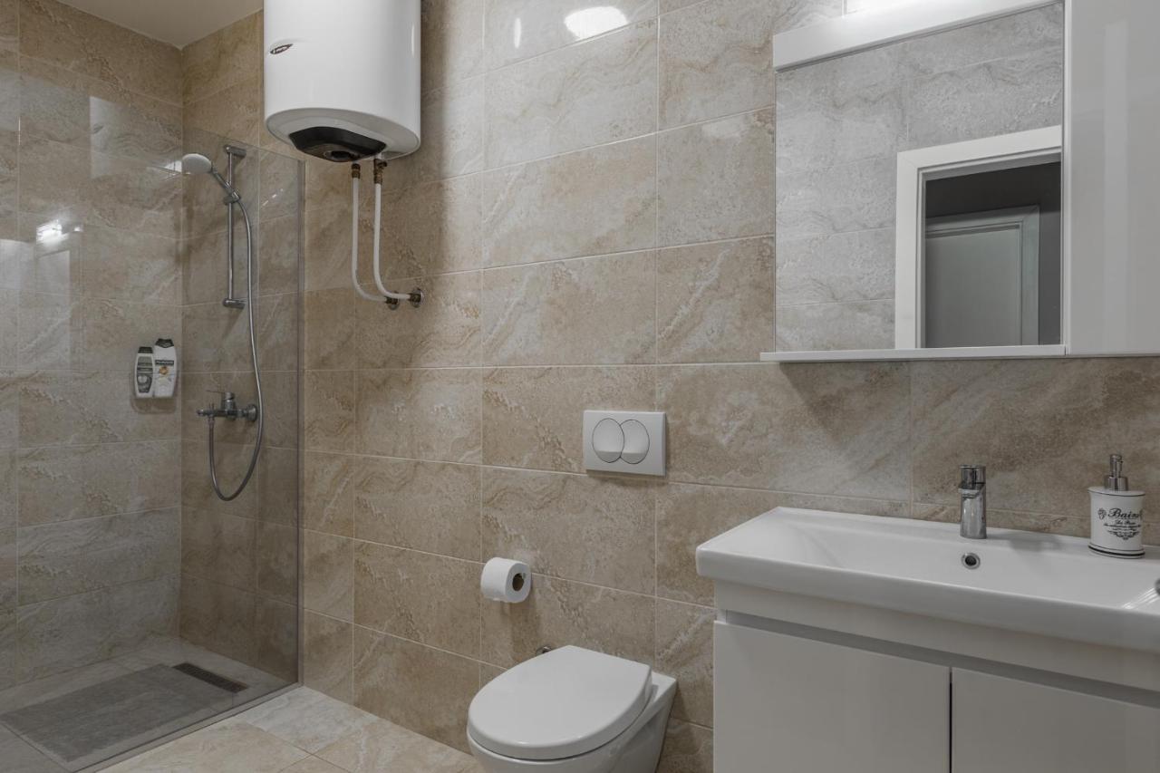Bleri Apartment, 2 Bedroom, Free Parking 普里什蒂纳 外观 照片