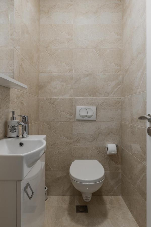 Bleri Apartment, 2 Bedroom, Free Parking 普里什蒂纳 外观 照片